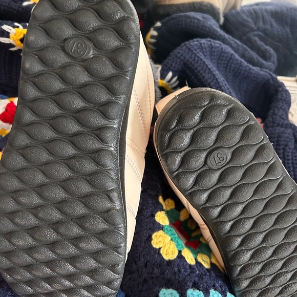 Women's Beige Fur-Lined Ankle Boots with Faux Fur Interior and Black Sole NWOT - Picture 6 of 8